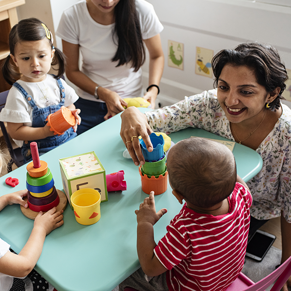 600x600px_toddlers_with_teachers